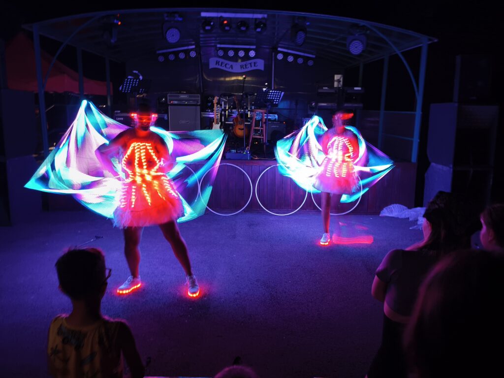 led show with led pyramides